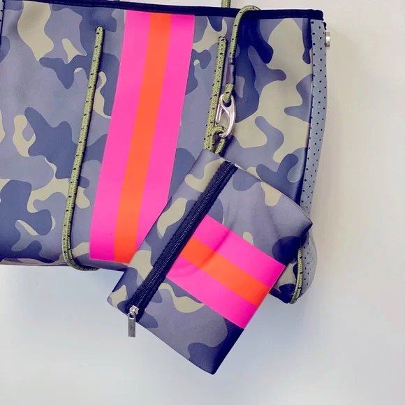 **SALE**Brand NEW Georgia Neoprene Tote Bag & Clutch~ Camo💚💗 - Picture 8 of 15
